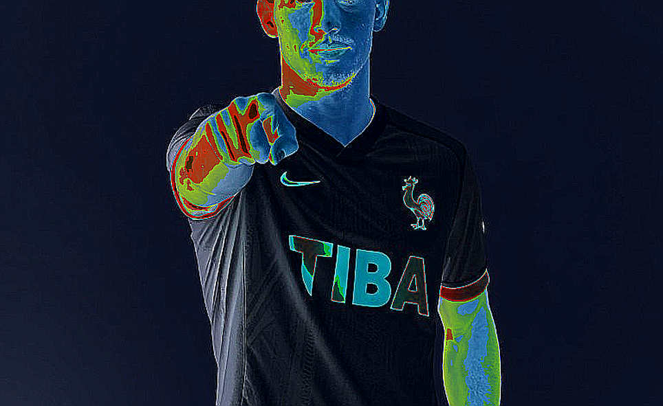 Real Madrid hạ Villarreal với 10 người: Thẻ đỏ của Vinicius, bàn tay của Courtois và bầu không khí độc hại ở Bernabéu