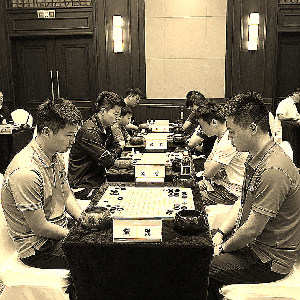 Học chiến lược từ Bent Larsen: tấm nhãn và phần ruột của ChessBase Magazine số 225