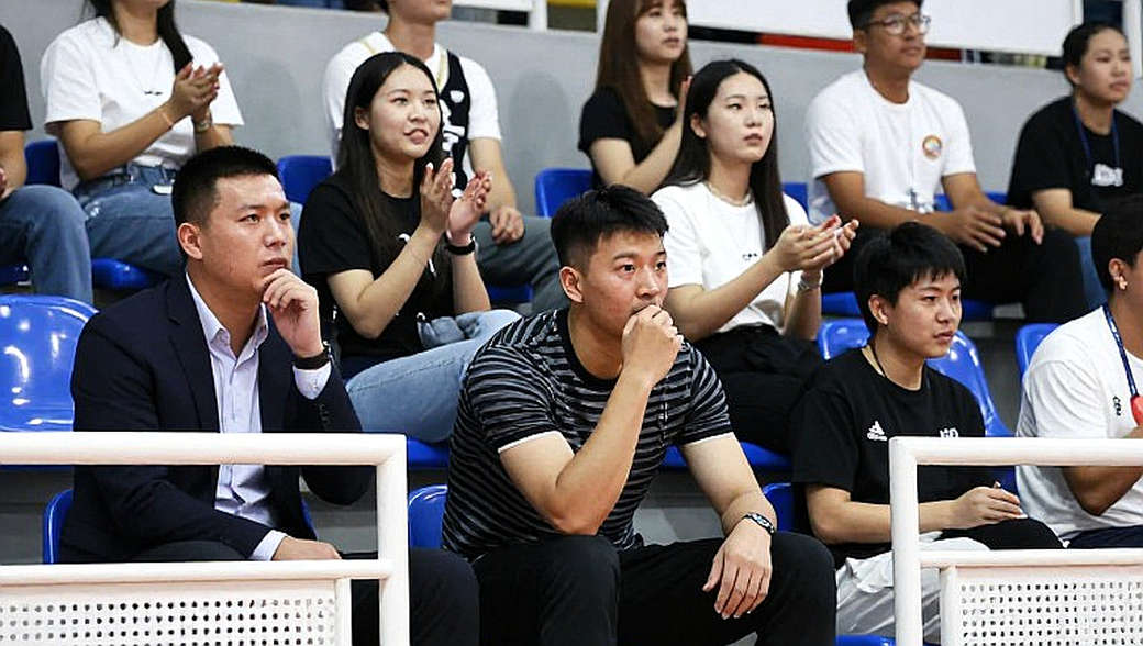 Nhịp đập hàng thủ: Khi bóng chuyền Việt Nam học cách thắng từ những đường chuyền lặng lẽ