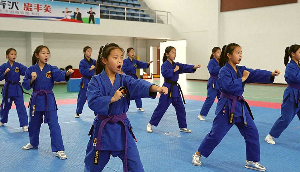 Karate Việt Nam tại Asiad 20: Tấm vàng kata đồng đội, một vết sẹo 0-5 và bài học về sự bền bỉ Karate Việt Nam tại Asiad 20: Tấm vàng kata đồng đội, một vết sẹo 0-5 và bài học về sự bền bỉ