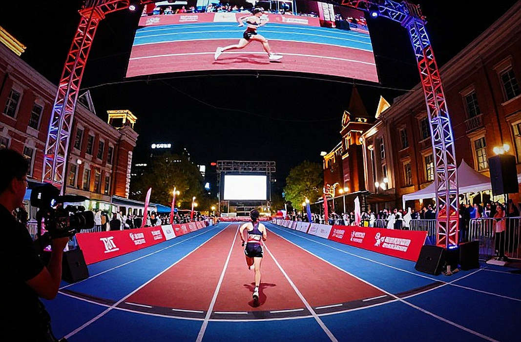 Agnes Ngetich phá kỷ lục thế giới bán marathon nữ một giây: Hai bảng kỷ lục và khoảng trống 2 phút 23 giây ít ai nhắc