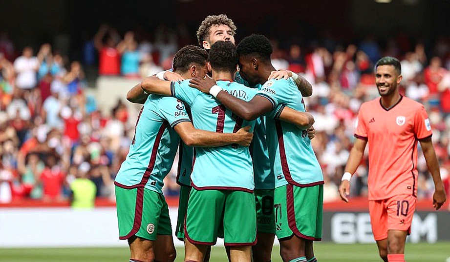 Đêm The Den dạy West Ham một bài thơ mang tên ném biên dài