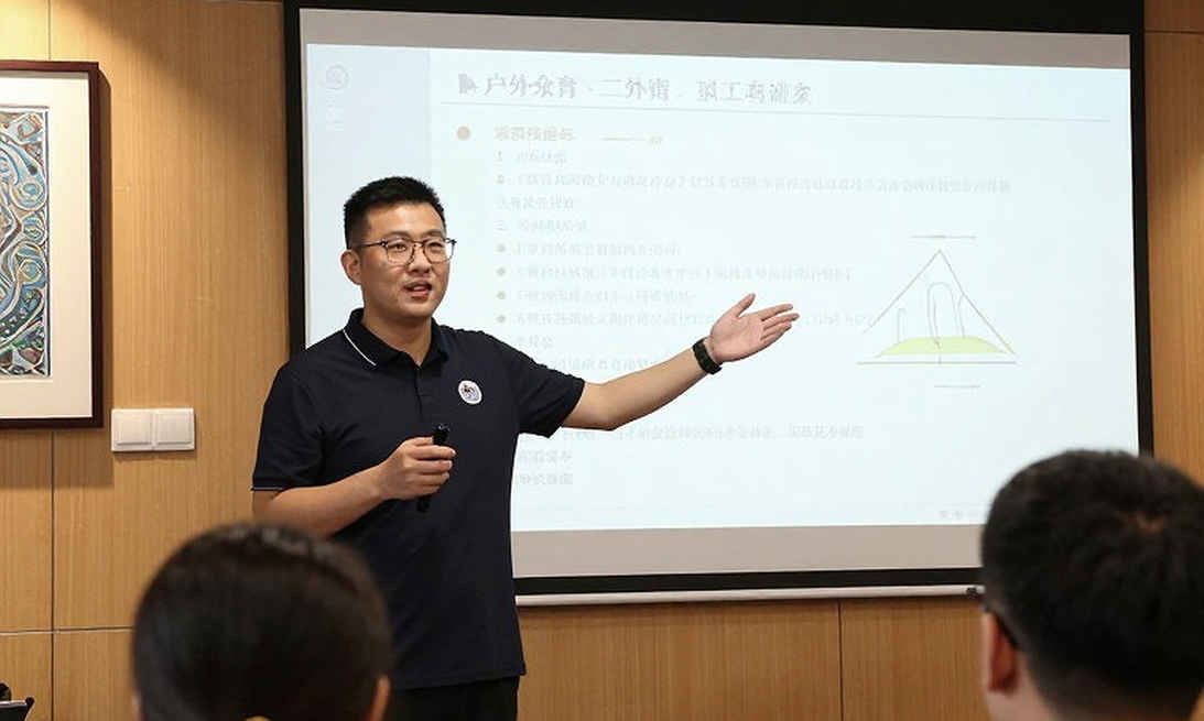 Hai tấm hộ chiếu, một suất ngoại binh: Olaha và Williams nhập tịch dưới lăng kính đăng ký V.League Hai tấm hộ chiếu, một suất ngoại binh: Olaha và Williams nhập tịch dưới lăng kính đăng ký V.League