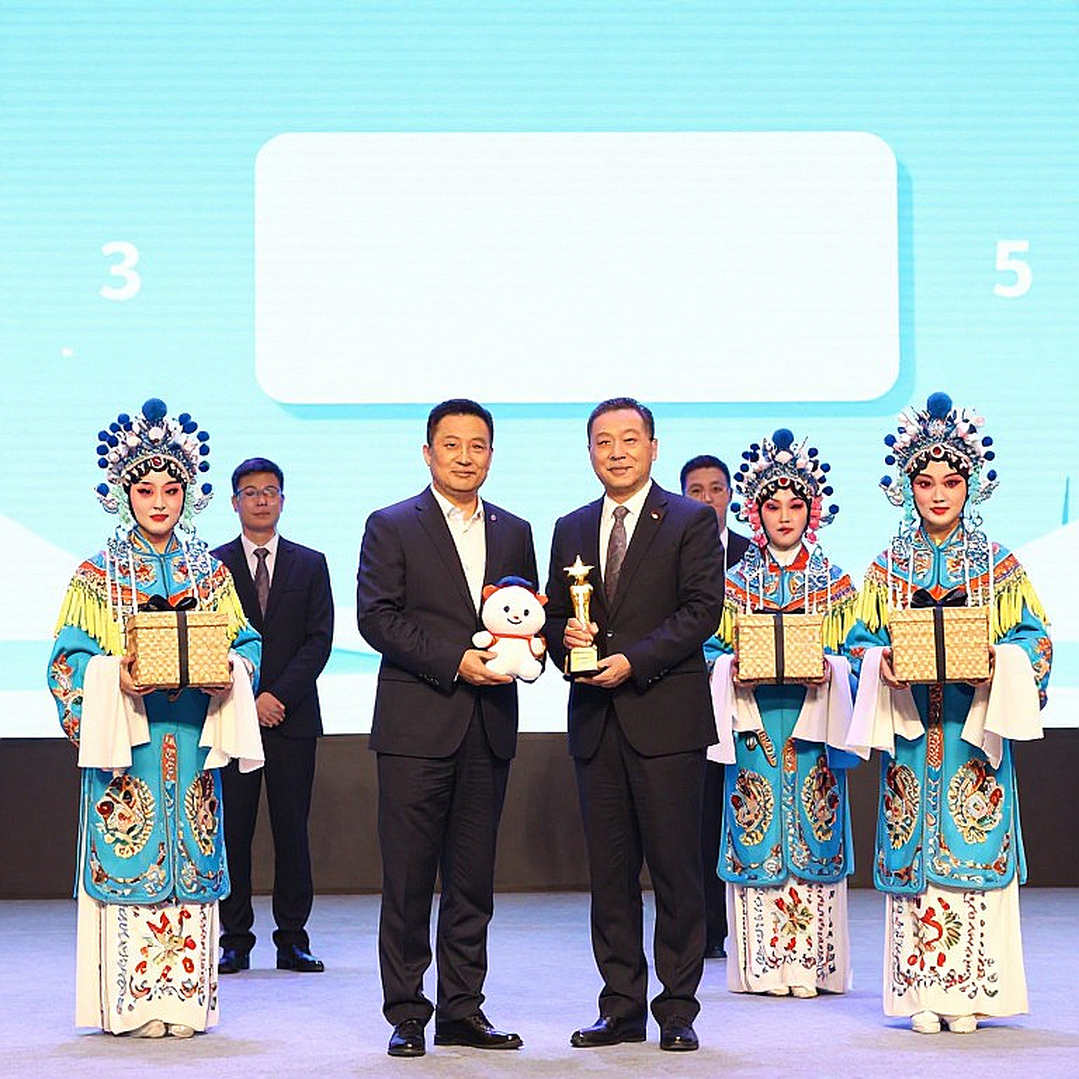 ChessBase Magazine số 225: Gói huấn luyện toàn diện cho kỳ thủ chuyên nghiệp và câu lạc bộ