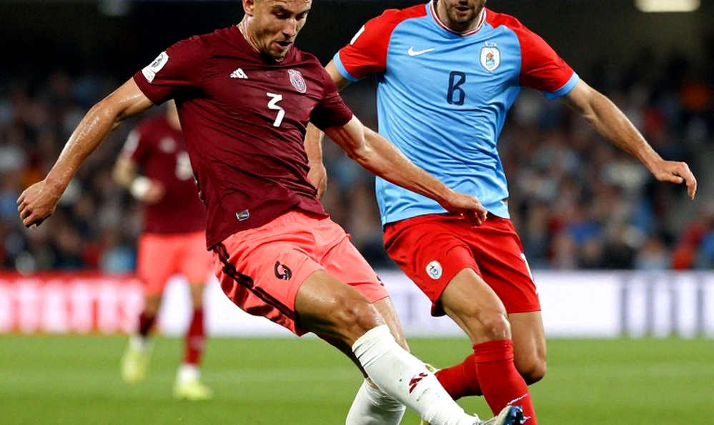 Carrick Speaks Out After 0-3 Defeat at Old Trafford: The Mystery of Bruno Fernandes on the Bench and Controversial Statements