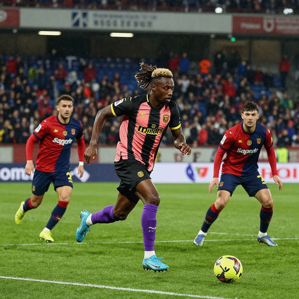 Cú thay người phút 62: Khi Fenerbahçe chọn một hậu vệ cánh trái cho tuyến giữa Cú thay người phút 62: Khi Fenerbahçe chọn một hậu vệ cánh trái cho tuyến giữa