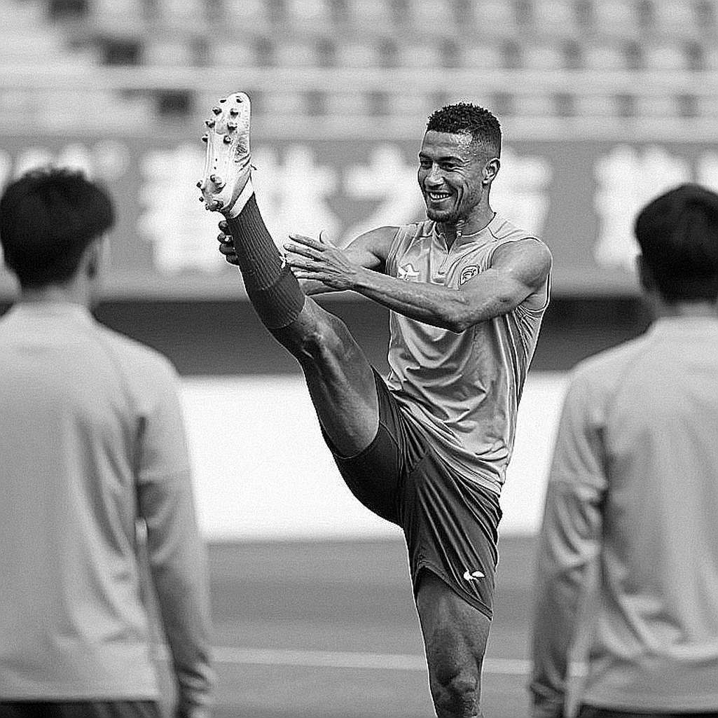 Hợp đồng bóng ma giữa mùa giải: Khi V-League mua bán bằng cuộc gọi lúc hai giờ sáng